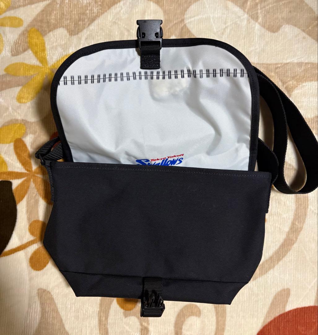 東京ヤクルトスワローズ　つば九郎　マンハッタンポーテージコラボ　ショルダーバッグ