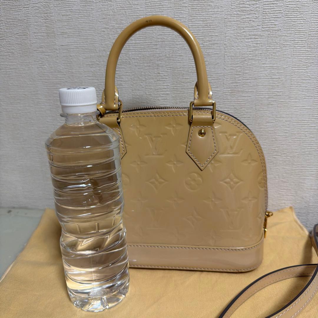 Louis Vuitton ピンクベージュ ショルダーバッグ　ヴェルニ　アルマ