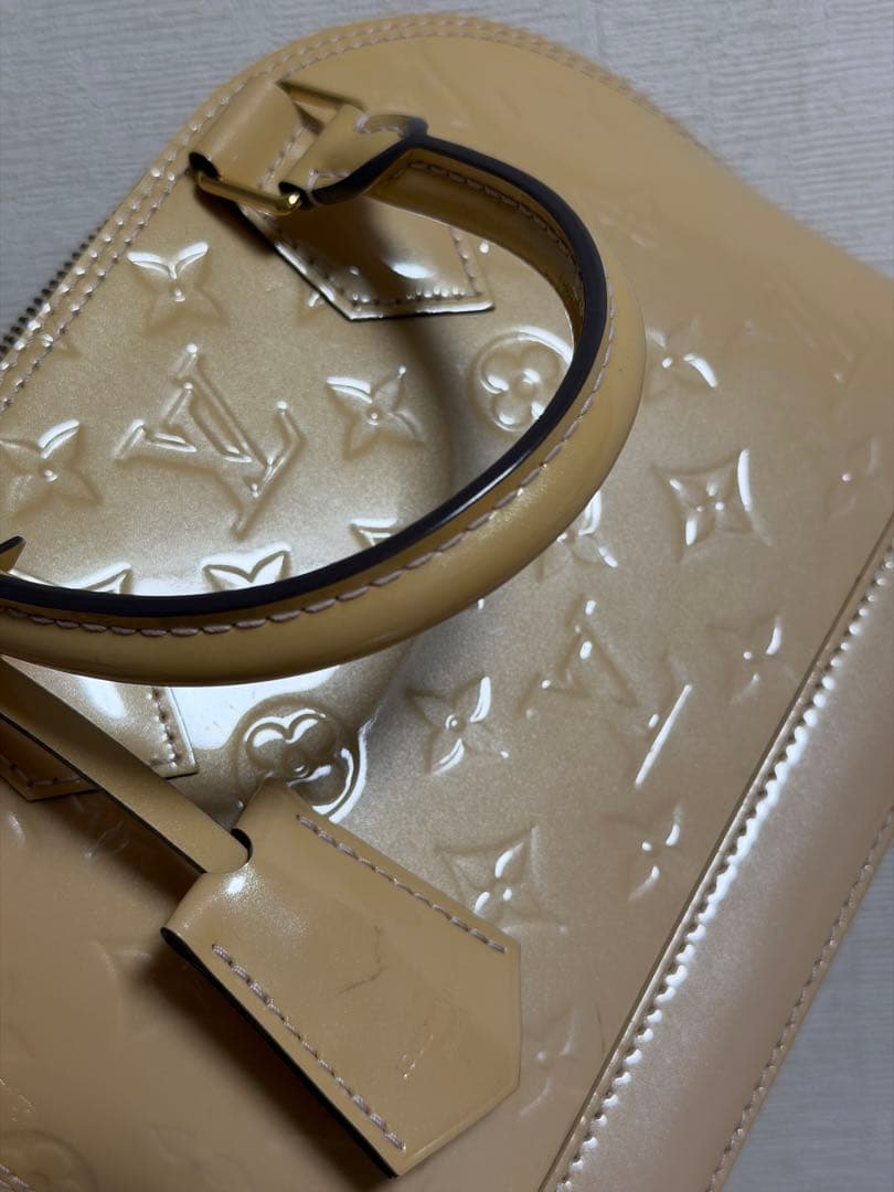 Louis Vuitton ピンクベージュ ショルダーバッグ　ヴェルニ　アルマ