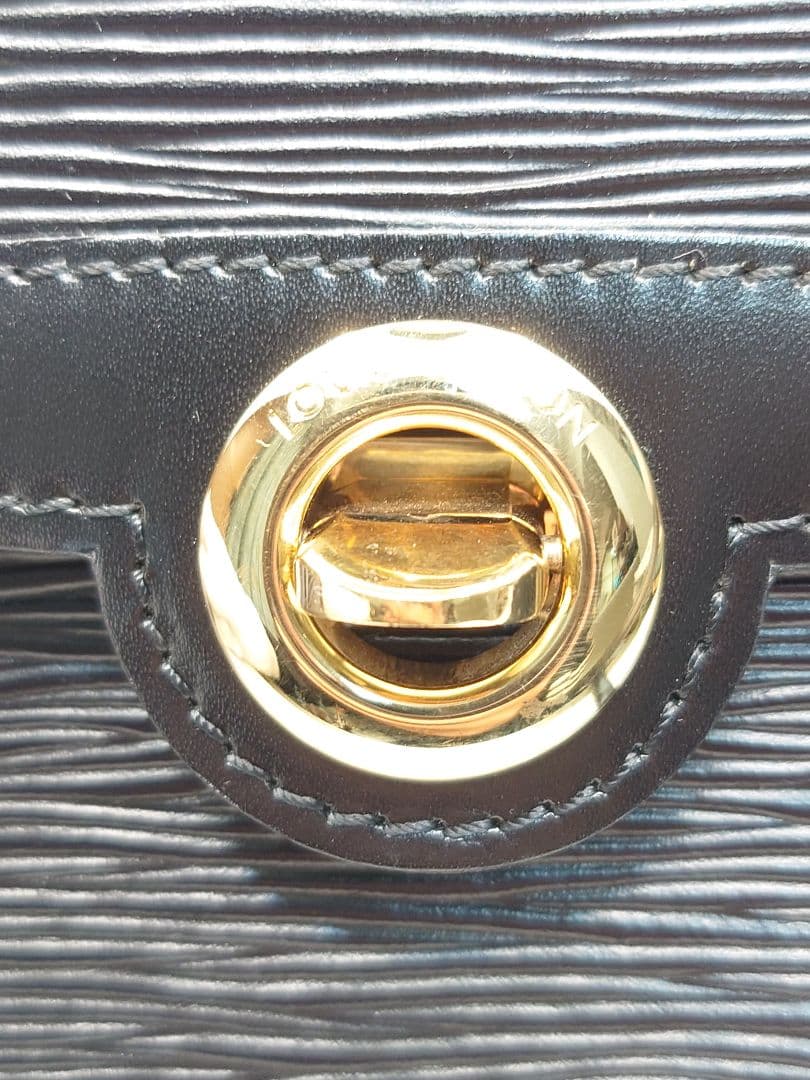 ルイ ヴィトン エピ ポシェット アルシュ ショルダーバッグ M52572