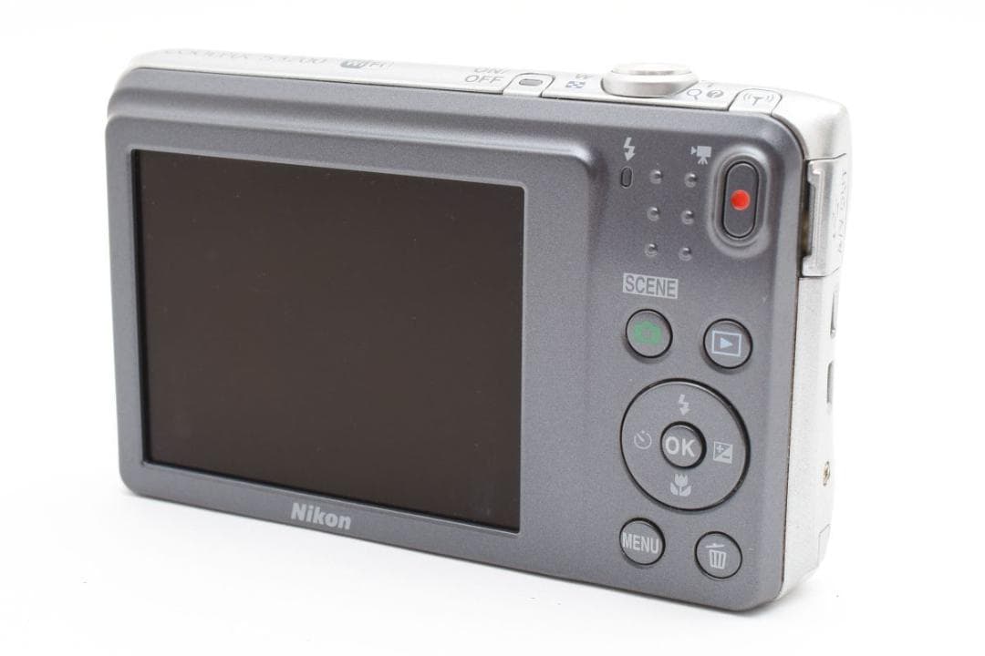 美品　ニコン COOLPIX S3700 シルバー 光学8倍ズーム SD2GB