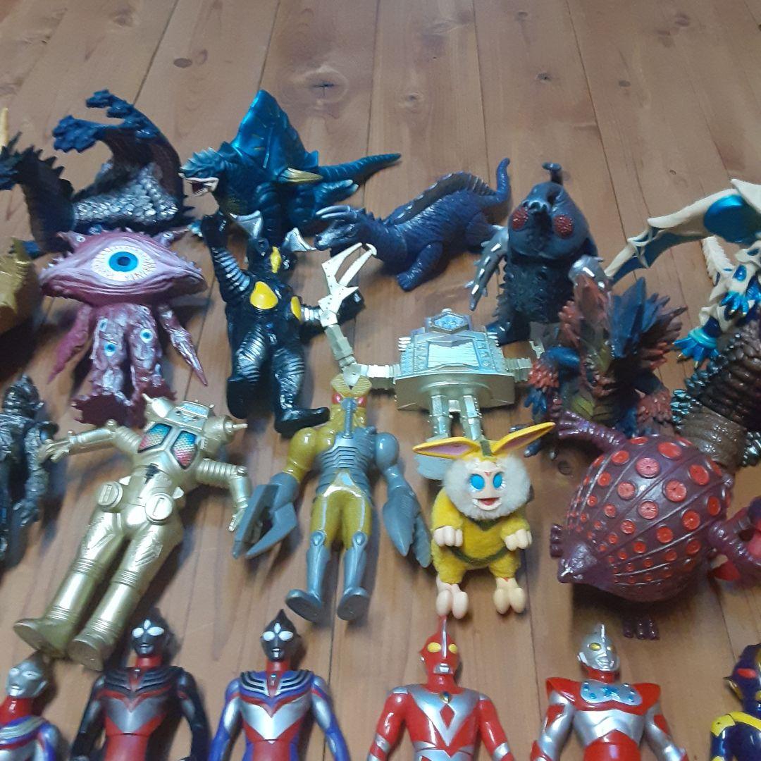 ウルトラマンフィギュアと怪獣フィギュアセット