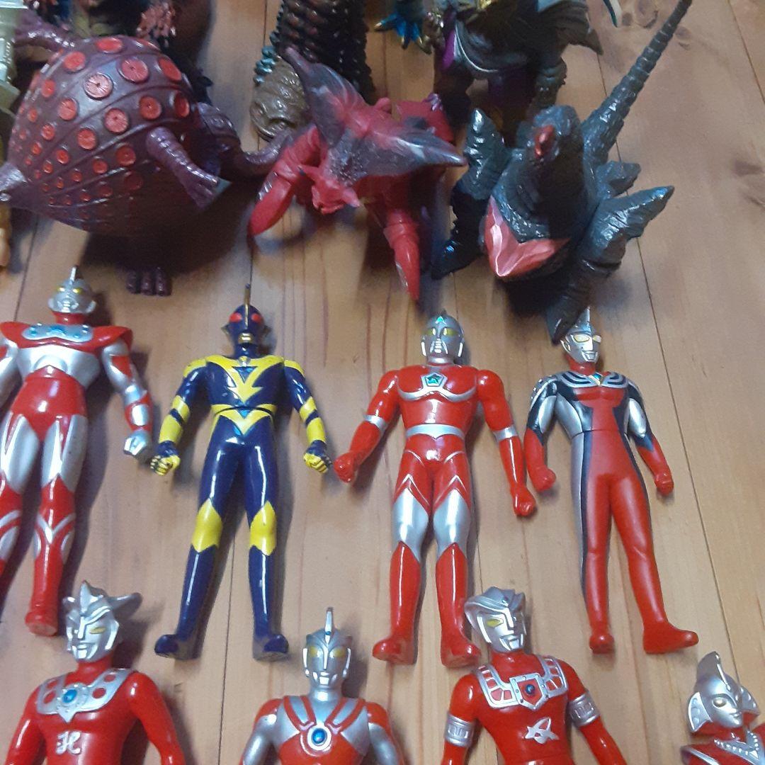 ウルトラマンフィギュアと怪獣フィギュアセット