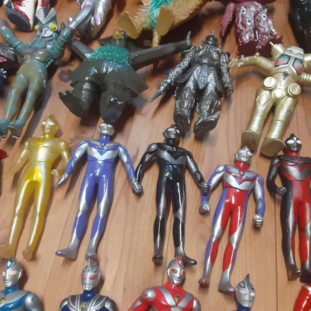 ウルトラマンフィギュアと怪獣フィギュアセット