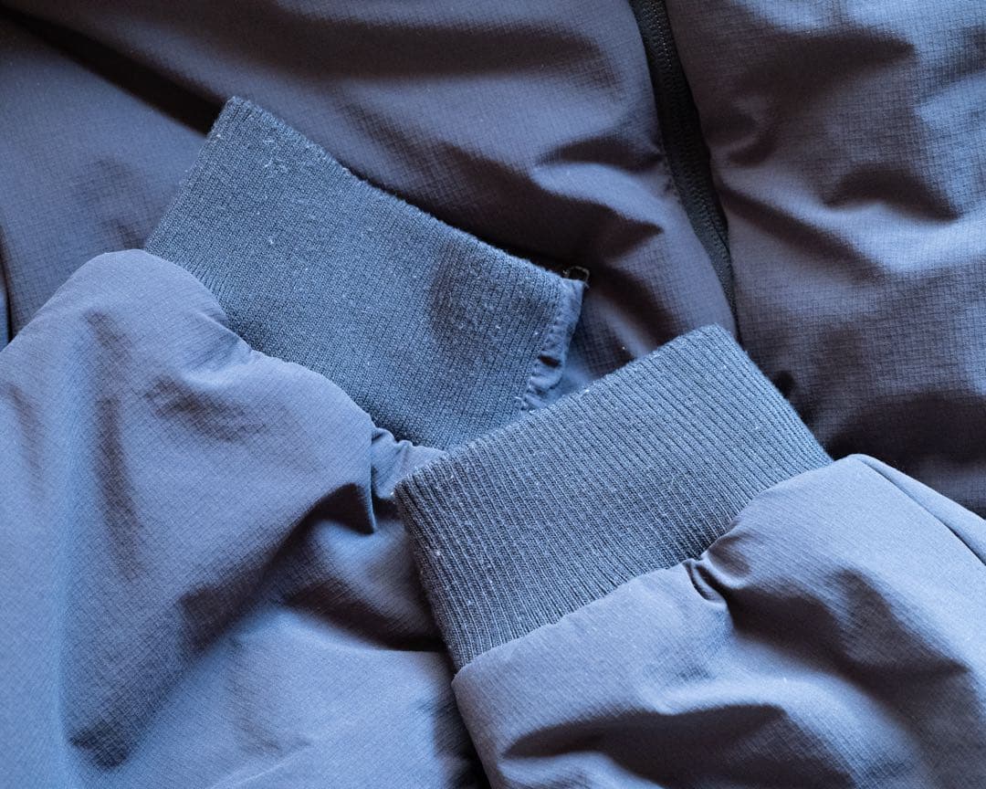 着る寝袋「モモンガ」エクストラ｜チャコール｜Mサイズ｜2024年モデル