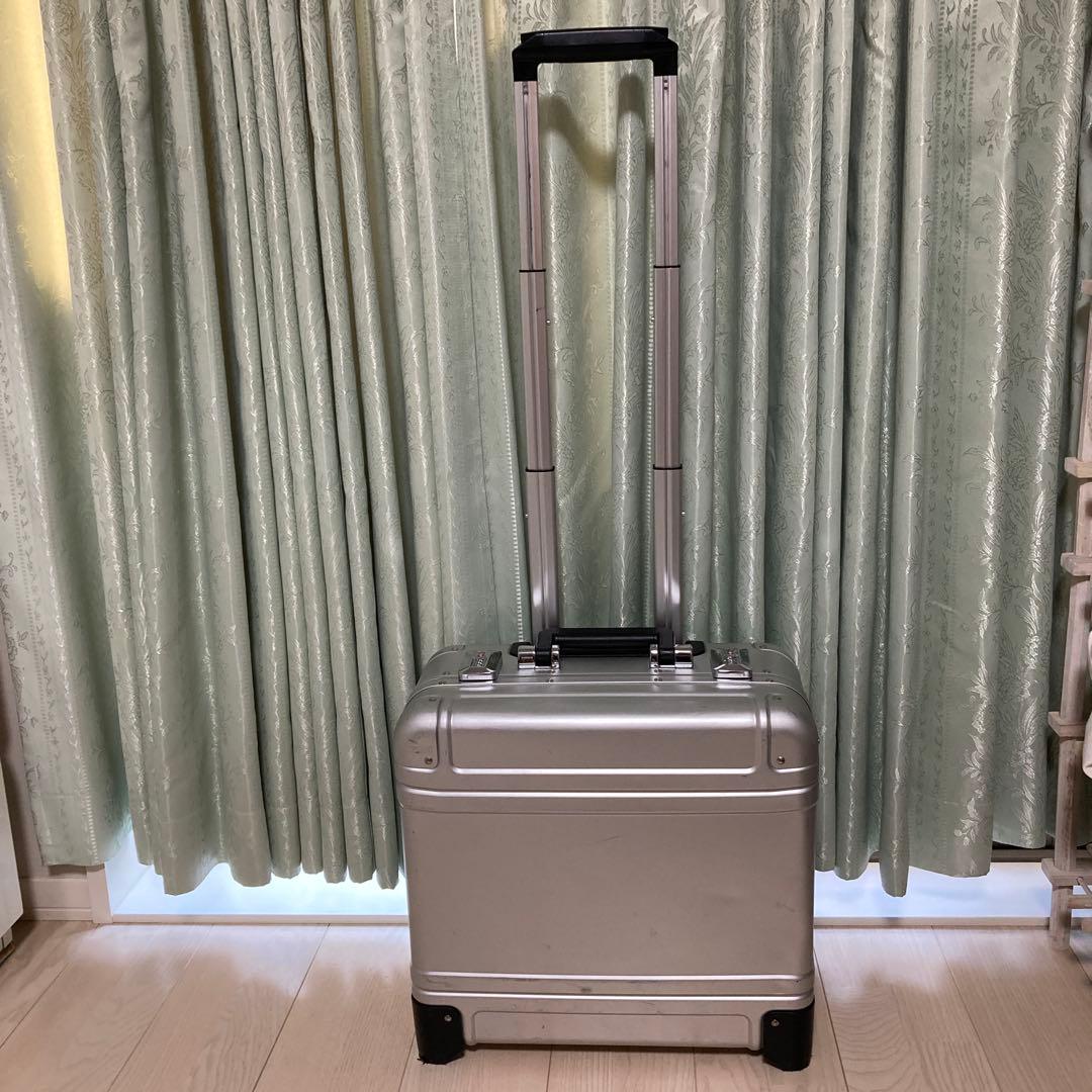 ゼロハリバートン　アルミキャリーケース　機内持ち込み可