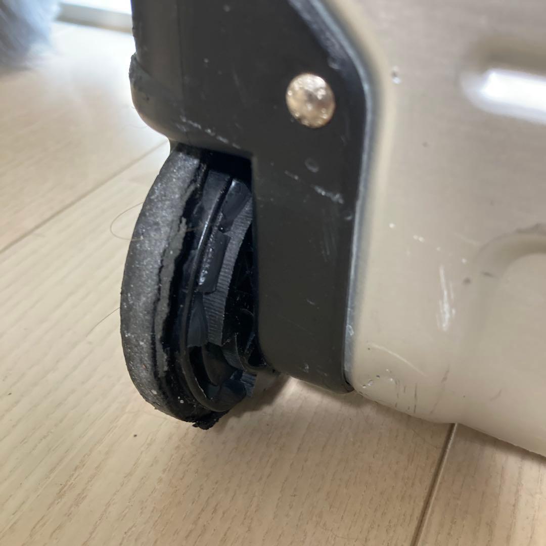 ゼロハリバートン　アルミキャリーケース　機内持ち込み可