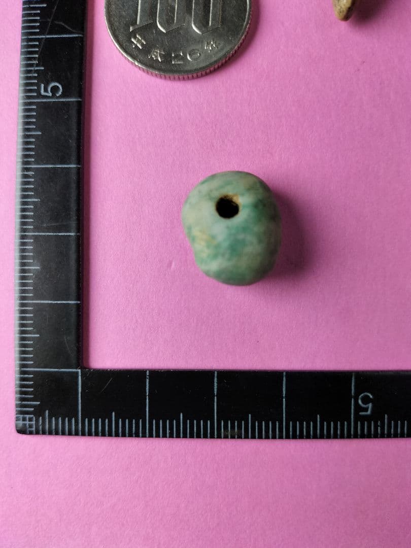 りんご娘ページです。装身具セット(出土品) 勾玉、丸玉、角 縄文時代晩期