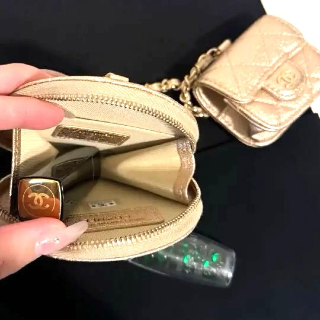 イヤーズギフト CHANEL ゴールド ケース AirPodsケース