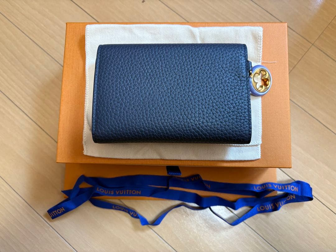 ルイヴィトン カプシーヌ コンパクト 限定チャーム付 M14664 財布 美品