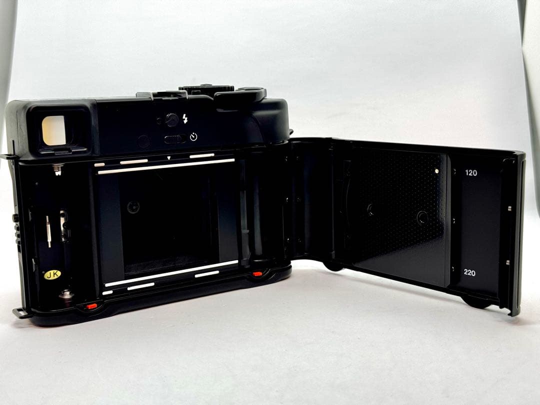 【新同・美品】ニューマミヤ６本体 ＋ レンズ75mm ＋150mm