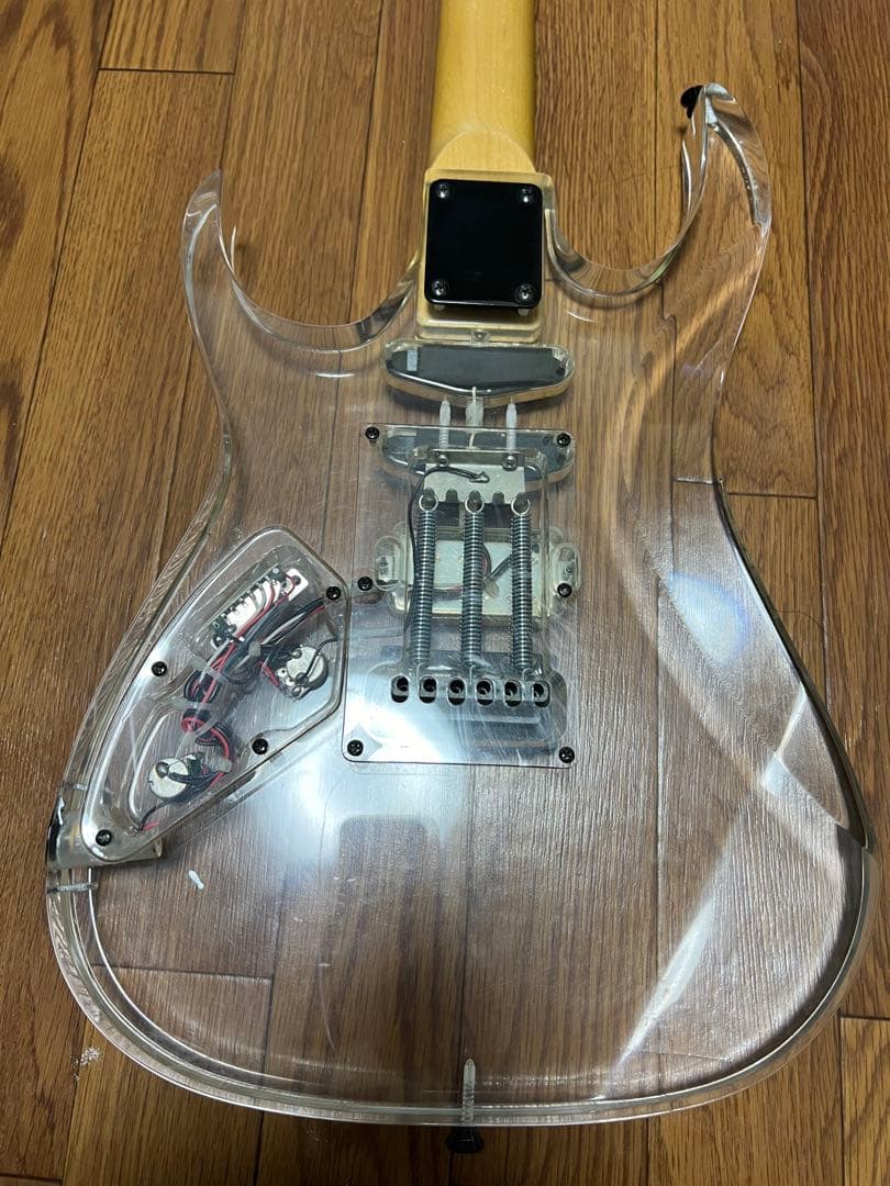 エレキギター 透明 アクリルボディ