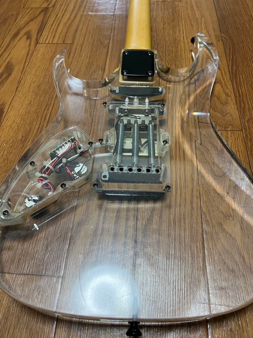 エレキギター 透明 アクリルボディ