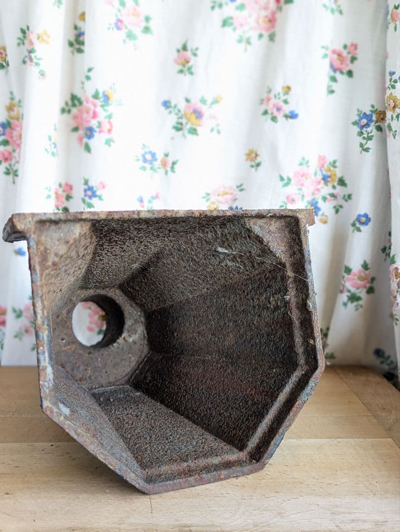 イギリス アンティーク 鉄製 プランター 壁掛け植木鉢 ドレインホッパー 黒