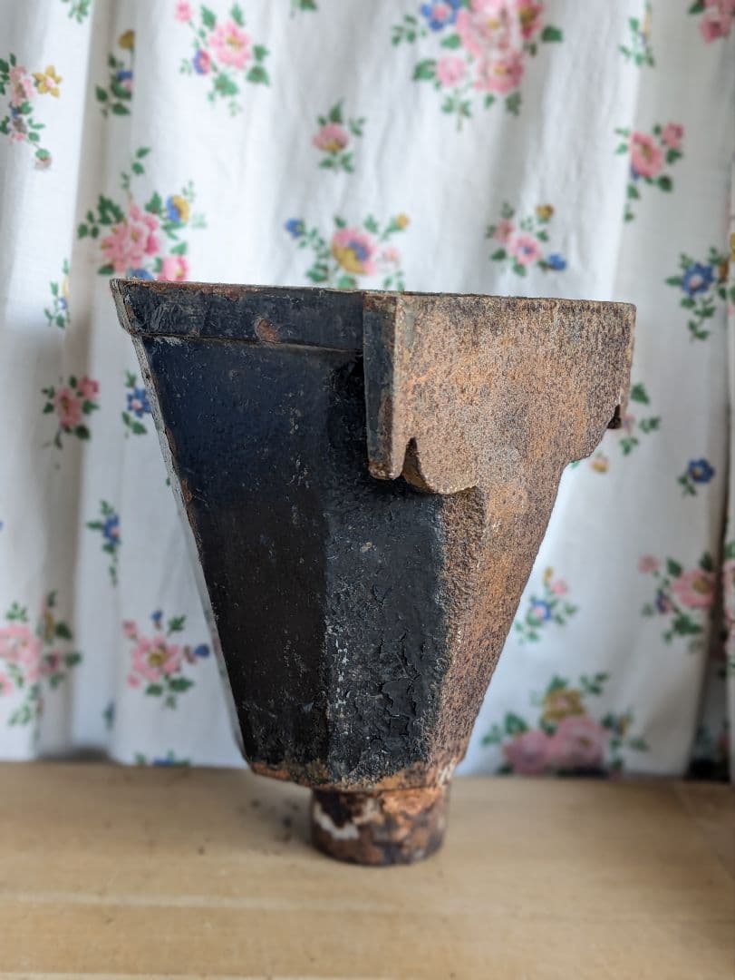 イギリス アンティーク 鉄製 プランター 壁掛け植木鉢 ドレインホッパー 黒