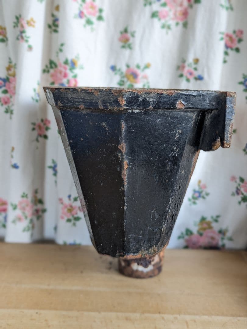 イギリス アンティーク 鉄製 プランター 壁掛け植木鉢 ドレインホッパー 黒
