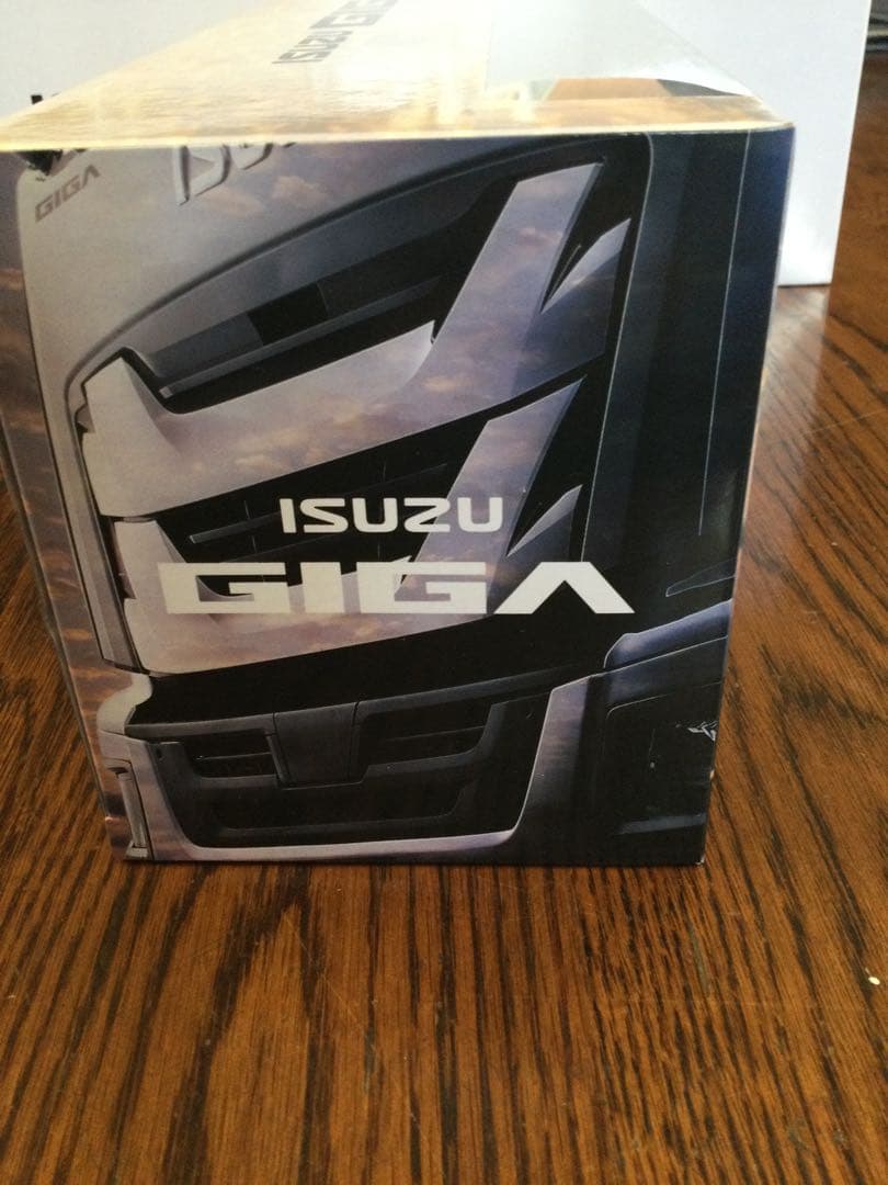 新品・未使用　ISUZU GIGA トラック模型 約1/43　希少品