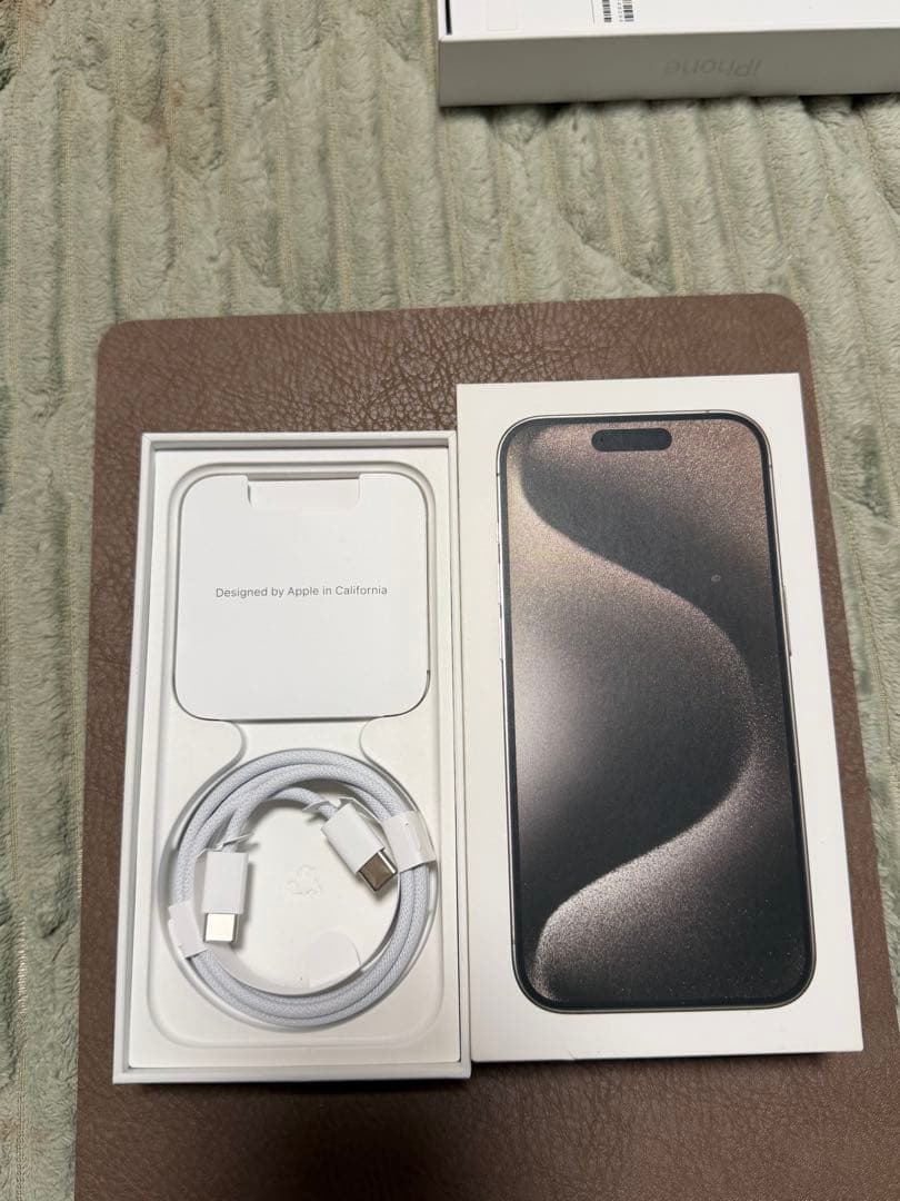 Apple iPhone 15Pro ナチュラルチタニウム本体