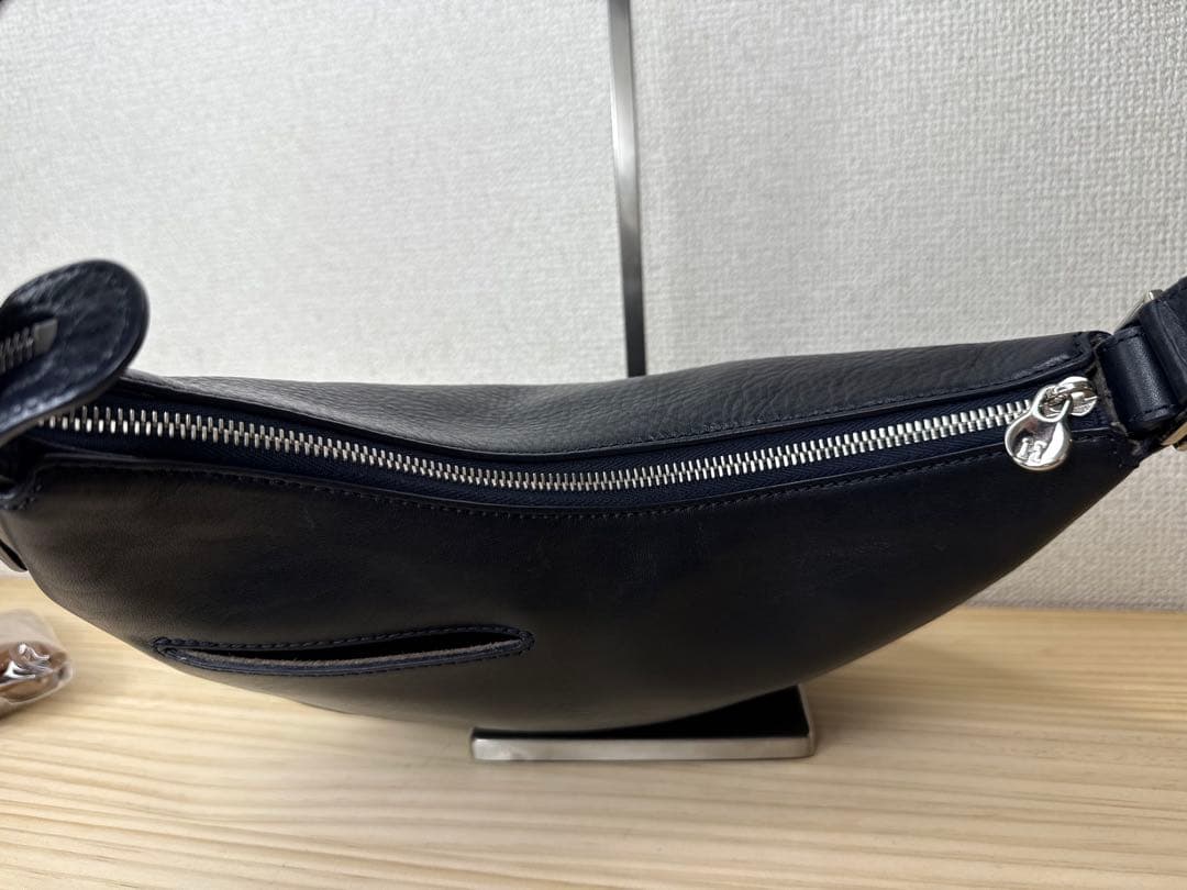 美品★HIROFU ヒロフ　ソーロ　ショルダーバッグ　本革　Hロゴ　紺色　保存袋