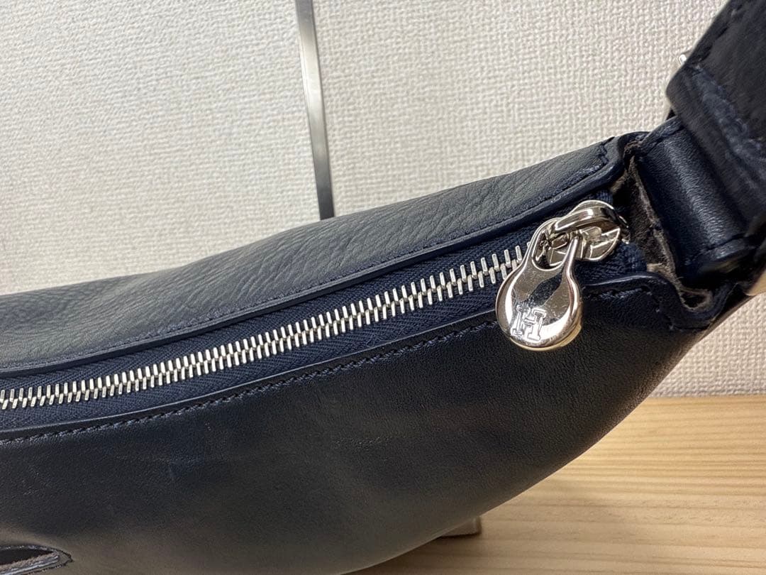 美品★HIROFU ヒロフ　ソーロ　ショルダーバッグ　本革　Hロゴ　紺色　保存袋