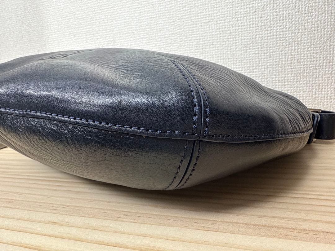 美品★HIROFU ヒロフ　ソーロ　ショルダーバッグ　本革　Hロゴ　紺色　保存袋