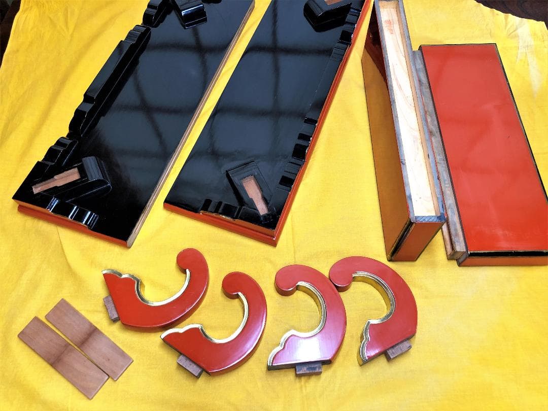 【 面金洗朱花台 壱組 】　明治～昭和初期　稲葉家収蔵品