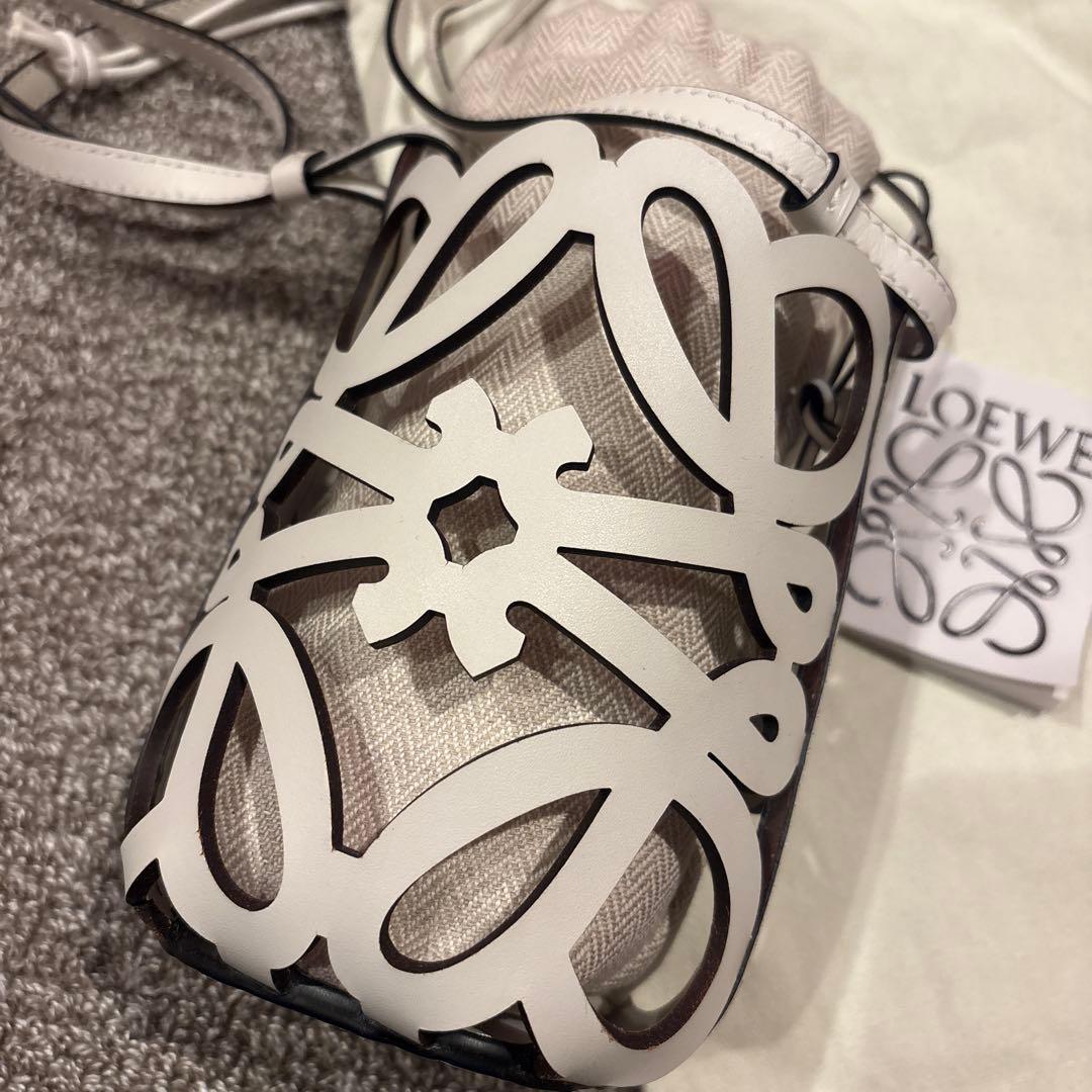 LOEWE ホワイト ショルダーバッグ