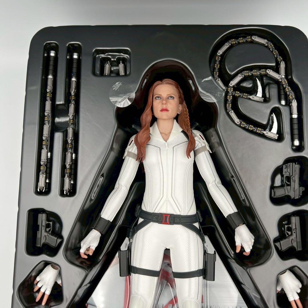 ホットトイズ　1/6　フィギュア　ブラックウィドウ　スノースーツ　アイアンマン
