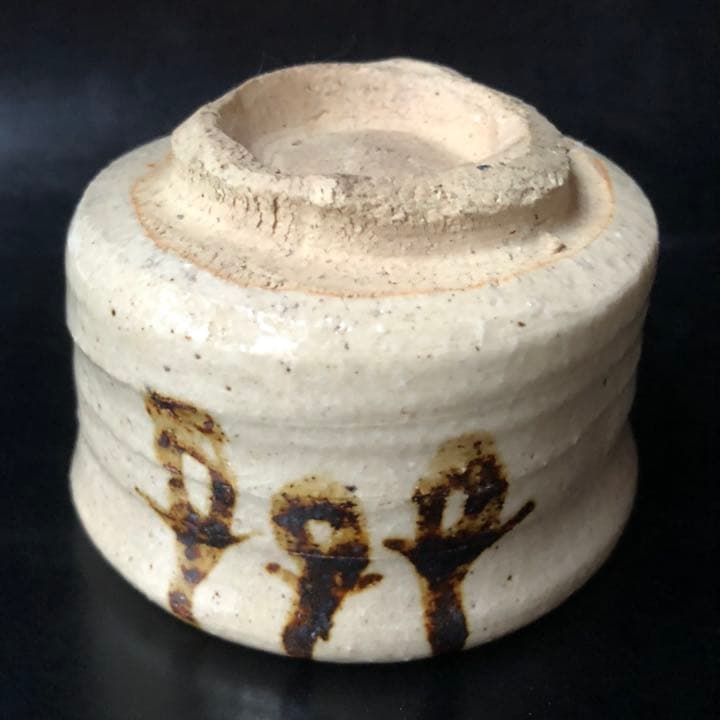 古美術品◼️蔵から、かなりステキな雰囲気のぐい呑み、お猪口が出て来た。