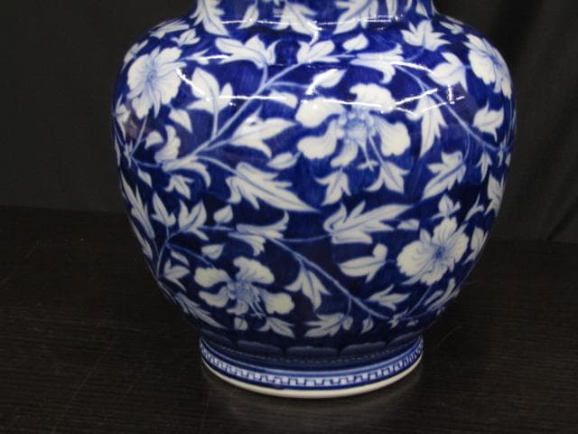 【未使用品】砥部焼 登山作 染付唐草文 花瓶 壺 共箱付