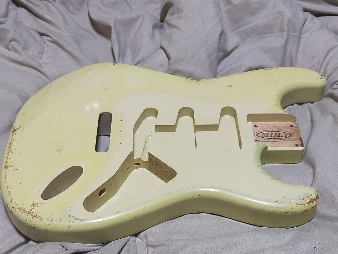 MDL1 ストラトキャスター用 ボディフェンダー MJT ラッカー仕上げレリック
