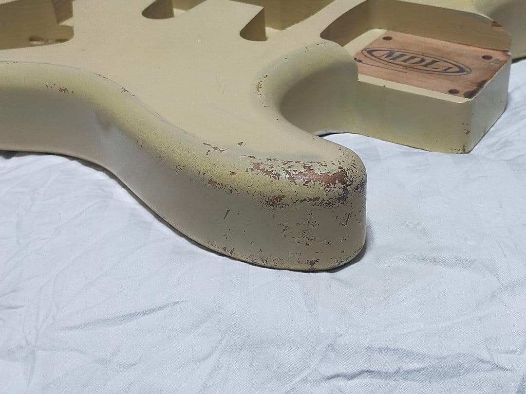 MDL1 ストラトキャスター用 ボディフェンダー MJT ラッカー仕上げレリック