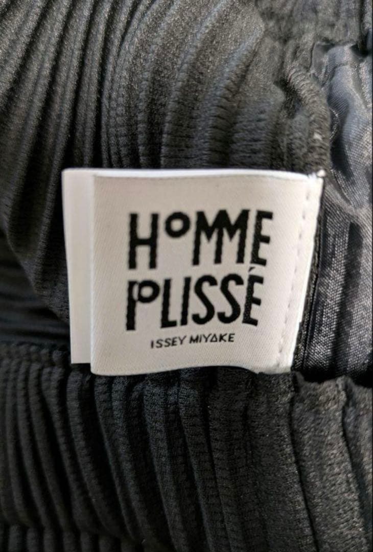 HOMME PLISSÉ ISSEY MIYAKE