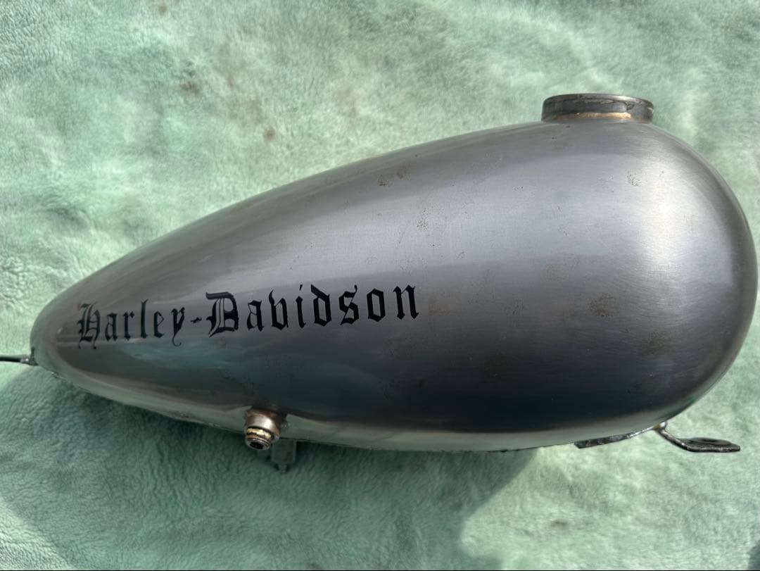 ハーレー　マスタングタンク