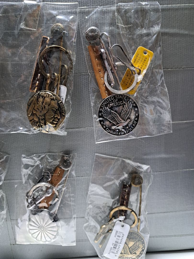 アンティーク　安全ピン型　キーホルダー　10種類1セット　新品未使用