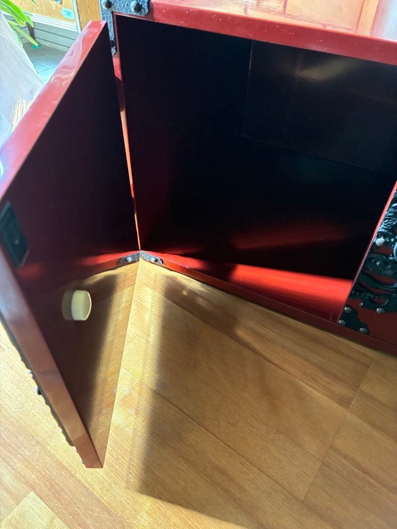 伝統的な日本の木製箪笥