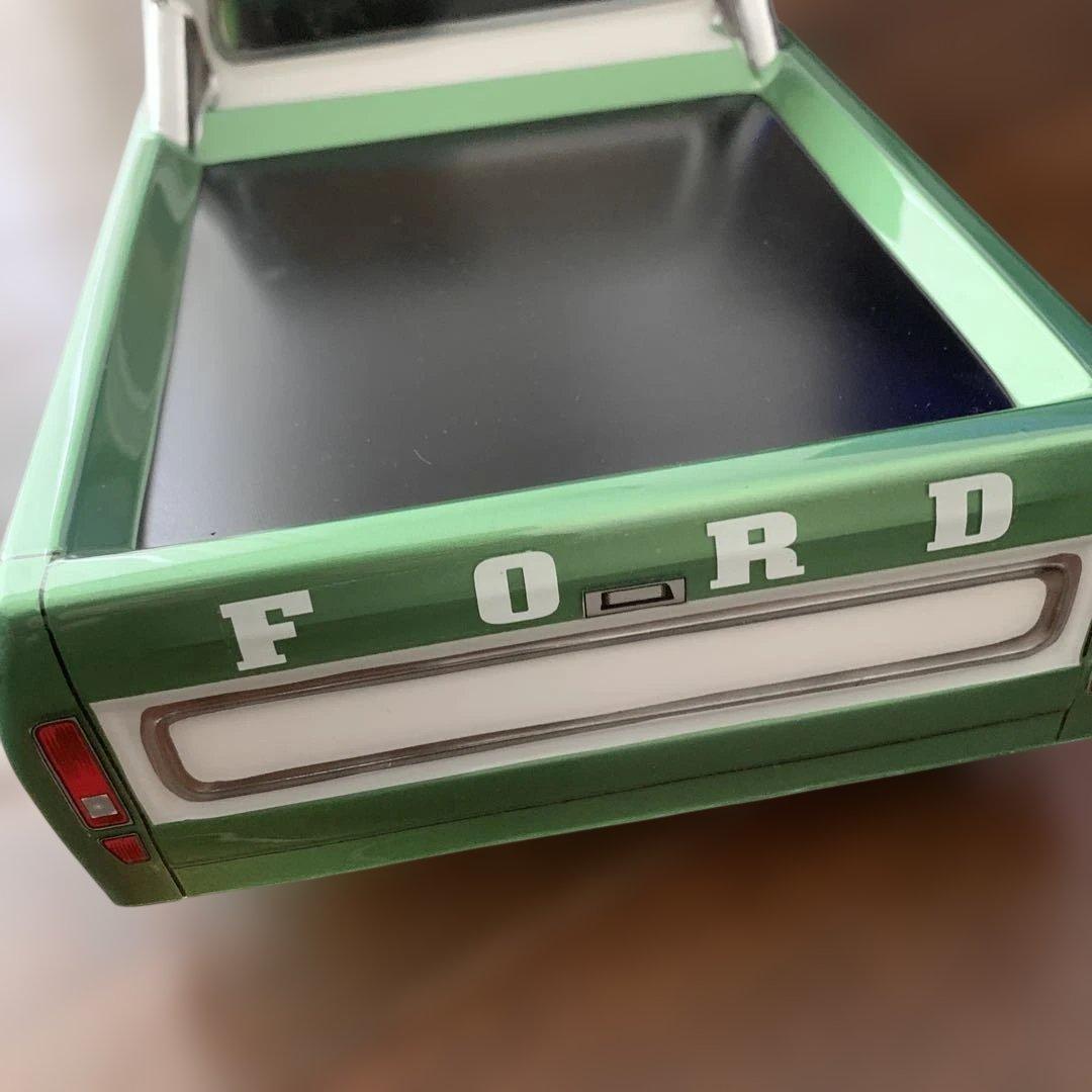 Ford トラック 緑色 ピックアップ