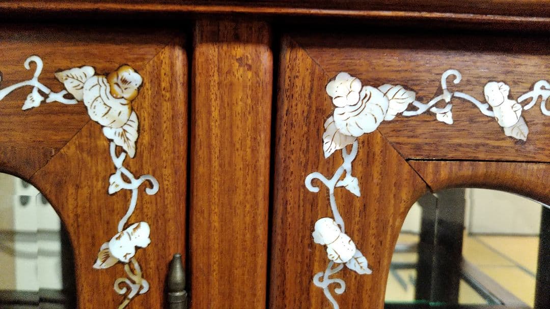 ※龍爪※アンティーク家具※幸運を招き入れ掴むクロウ&ボウル最高級木製ガラス3扉