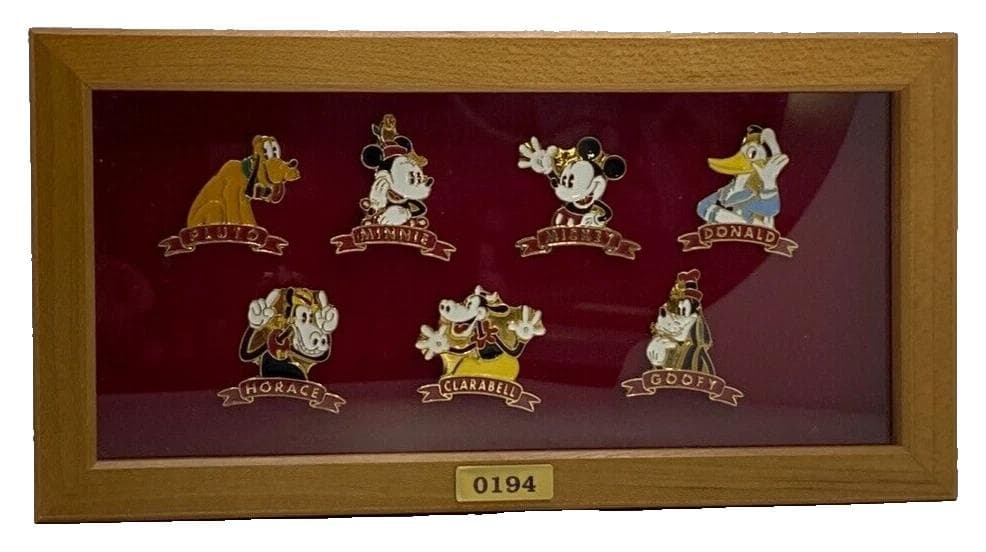 Disney ディズニー ピンバッジ 7種類 ケース入り レア 希少