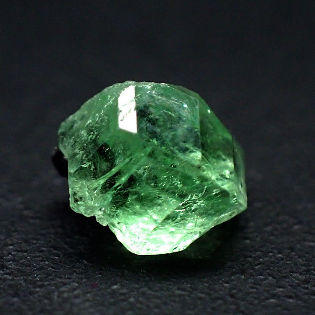 【タンザニア産】グロッシュラーグリーンガーネット(ツァボライト)