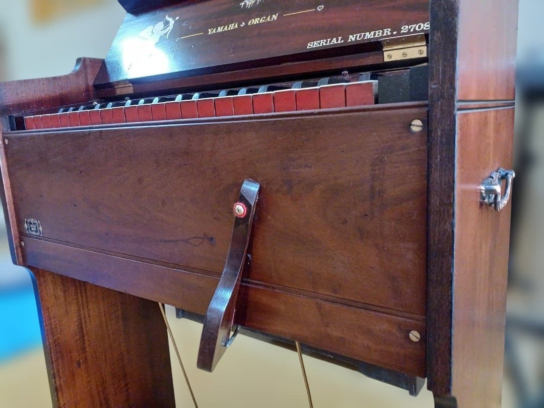 足踏みオルガン