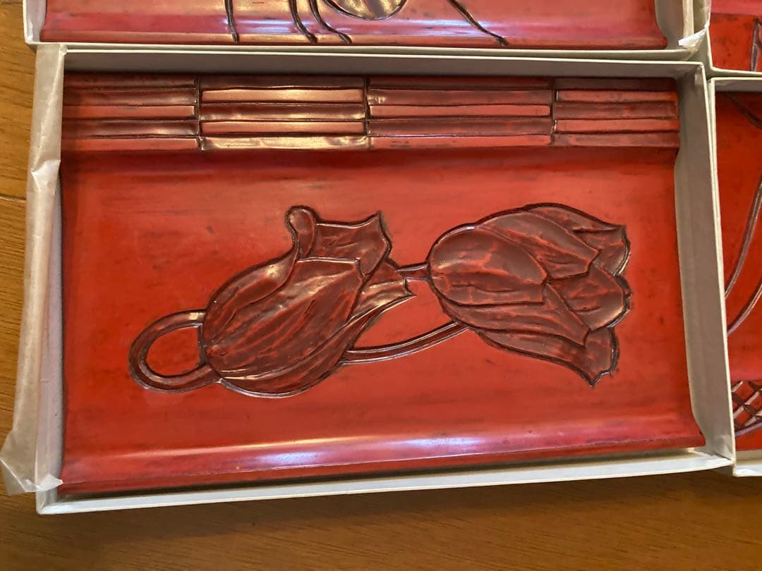 赤い漆器 膳 6枚セット 花彫刻