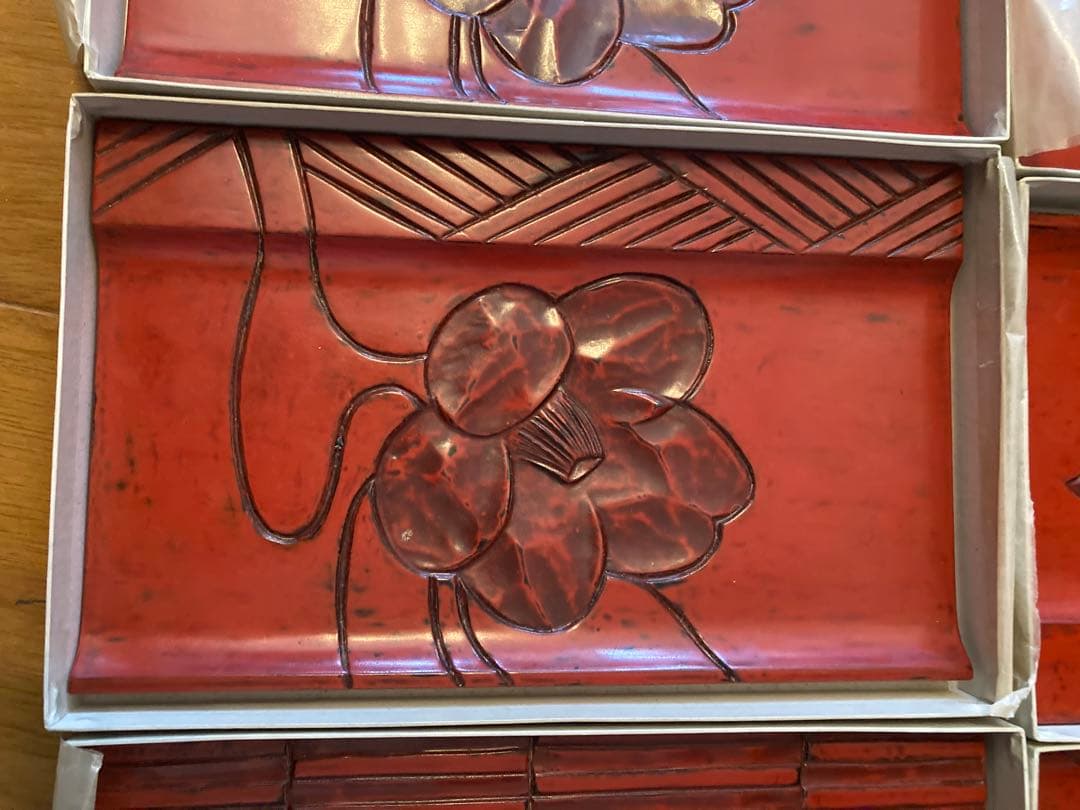 赤い漆器 膳 6枚セット 花彫刻