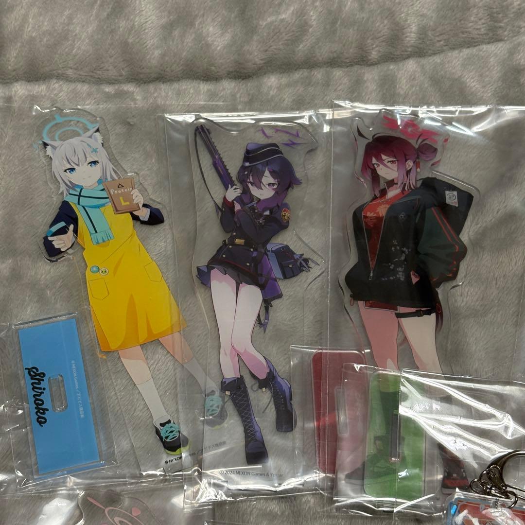 【10個】　ブルアカ　アクリルスタンド　アクリルキーホルダー　大量　まとめ売り