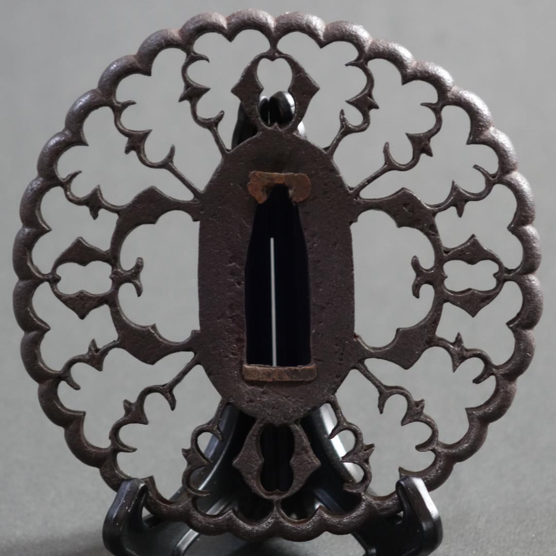 【 京透 抱茗荷雁金透鍔 】(鍔箱・布団付き) 鍔 鐔 刀装具 武具 骨董