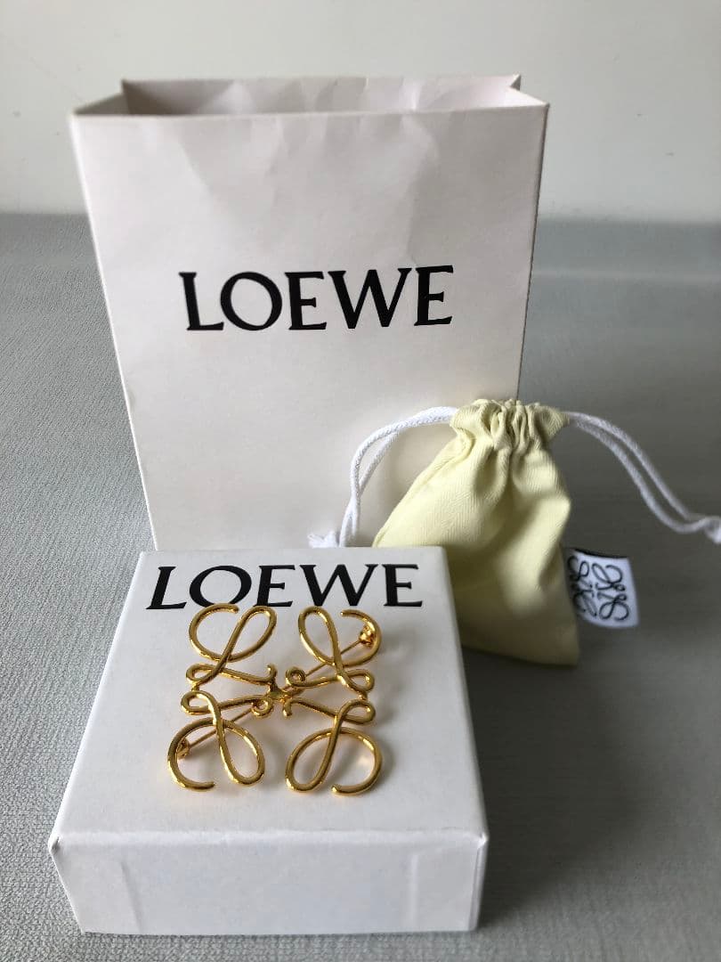 LOEWE ロエベ 　メタル ブローチ　ヴィンテージ　レディース　ゴールド
