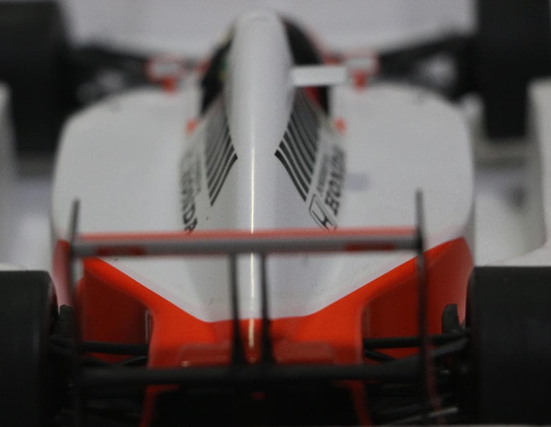 ビックスケール１／1８マクラーレン・ホンダMP4／6　セナ・コレクション　中古品