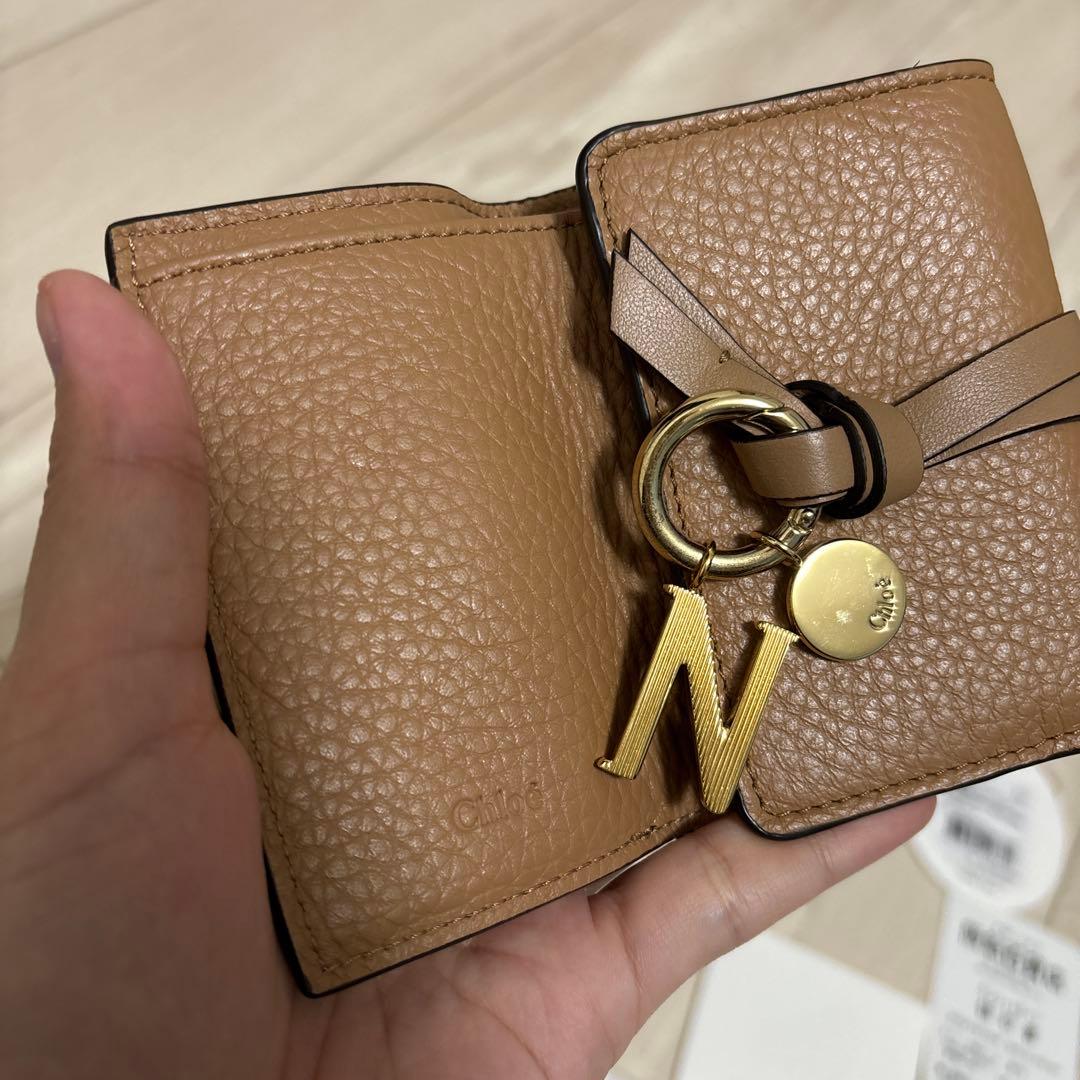 新品未使用　美品　Chloé ブラウン 三つ折り財布　アルファベット　N