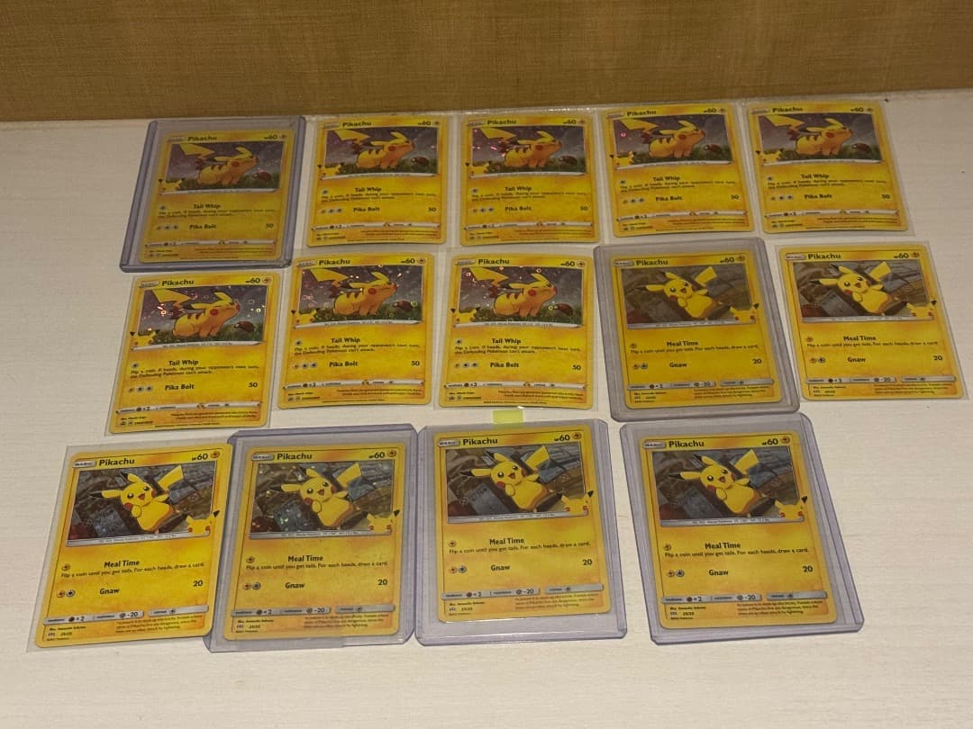 ポケモンカード 海外 ピカチュウ ホロ 25周年 プロモ 英語　ホロ