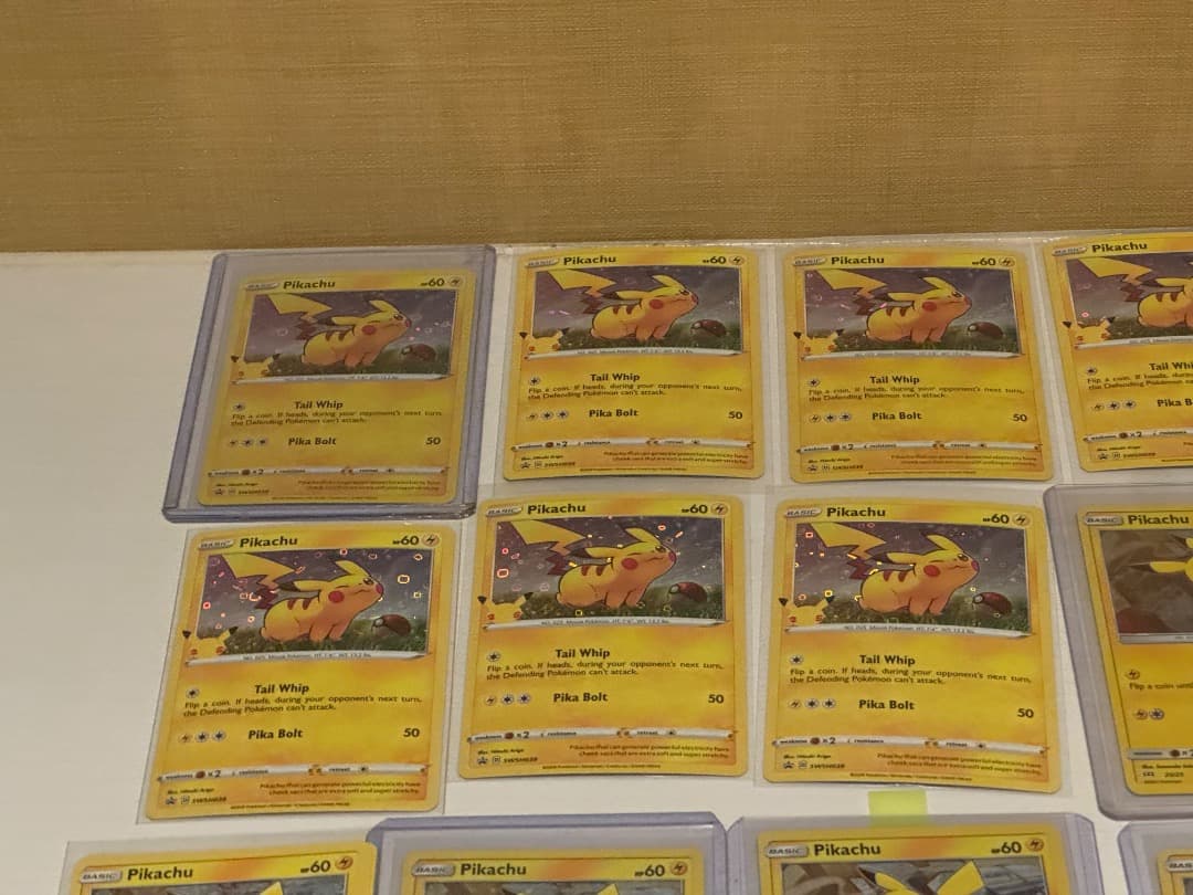 ポケモンカード 海外 ピカチュウ ホロ 25周年 プロモ 英語　ホロ